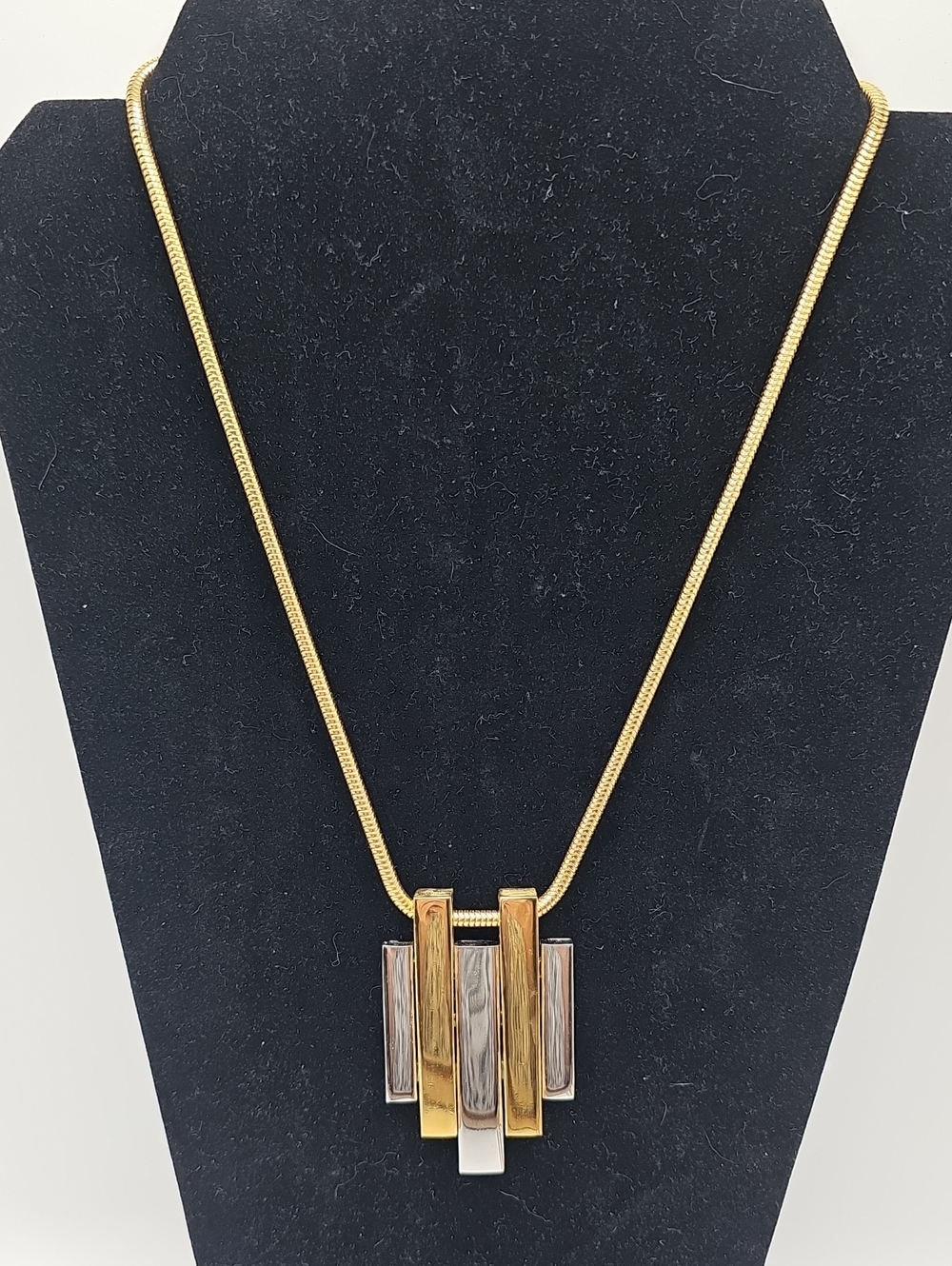 Avon Vintage Abstract Decco, Snake Chain Mid 1970 Necklace. Gold/silver.